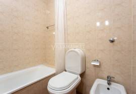 Bright 2 bedroom apartment with 2 bathrooms and large balcony located in the city center of Lagos