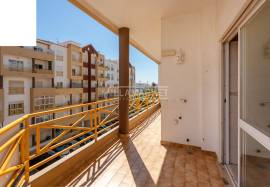 Bright 2 bedroom apartment with 2 bathrooms and large balcony located in the city center of Lagos
