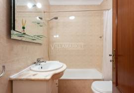 Bright 2 bedroom apartment with 2 bathrooms and large balcony located in the city center of Lagos