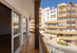 Bright 2 bedroom apartment with 2 bathrooms and large balcony located in the city center of Lagos