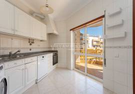 Bright 2 bedroom apartment with 2 bathrooms and large balcony located in the city center of Lagos