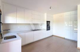 2+1 Bedroom Semi-Detached House with Rooftop, Garage and Swimming Pool in Guia, Albufeira