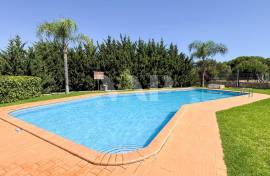 2+1 Bedroom Semi-Detached House with Rooftop, Garage and Swimming Pool in Guia, Albufeira