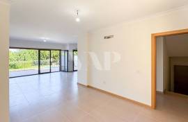 2+1 Bedroom Semi-Detached House with Rooftop, Garage and Swimming Pool in Guia, Albufeira