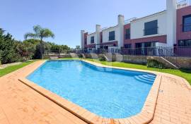 2+1 Bedroom Semi-Detached House with Rooftop, Garage and Swimming Pool in Guia, Albufeira