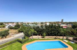 2+1 Bedroom Semi-Detached House with Rooftop, Garage and Swimming Pool in Guia, Albufeira