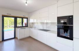 2+1 Bedroom Semi-Detached House with Rooftop, Garage and Swimming Pool in Guia, Albufeira