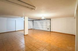 2+1 Bedroom Semi-Detached House with Rooftop, Garage and Swimming Pool in Guia, Albufeira