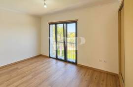 2+1 Bedroom Semi-Detached House with Rooftop, Garage and Swimming Pool in Guia, Albufeira