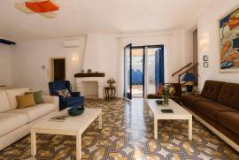 Stunning 8 bed Townhouse for Sale In Santa Teresa Gallura Sardinia Italy
