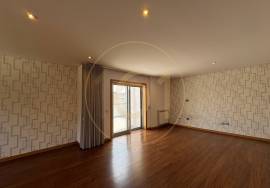 4 bedroom duplex apartment with 2 terraces and balconies 4 bedroom duplex apartment with 2 terraces and balconies