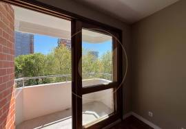 3 bedroom apartment with balcony, for rent, in Porto 3 bedroom apartment with balcony, for rent, in Porto