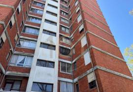 3 bedroom apartment with balcony, for rent, in Porto 3 bedroom apartment with balcony, for rent, in Porto