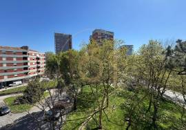 3 bedroom apartment with balcony, for rent, in Porto 3 bedroom apartment with balcony, for rent, in Porto