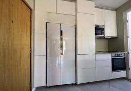 3 bedroom apartment with balcony, for rent, in Porto 3 bedroom apartment with balcony, for rent, in Porto