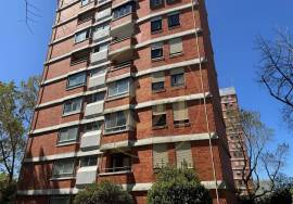 3 bedroom apartment with balcony, for rent, in Porto 3 bedroom apartment with balcony, for rent, in Porto