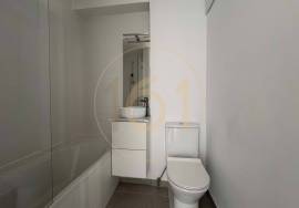 3 bedroom apartment with balcony, for rent, in Porto 3 bedroom apartment with balcony, for rent, in Porto