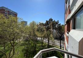 3 bedroom apartment with balcony, for rent, in Porto 3 bedroom apartment with balcony, for rent, in Porto