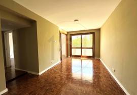 3 bedroom apartment with balcony, for rent, in Porto 3 bedroom apartment with balcony, for rent, in Porto