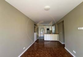 3 bedroom apartment with balcony, for rent, in Porto