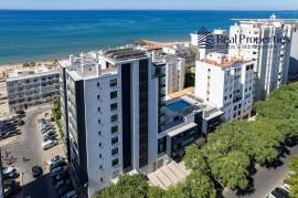 Shop / Commercial Space in Quarteira – Premium & By the Beach