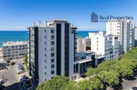 Shop / Commercial Space in Quarteira – Premium & By the Beach