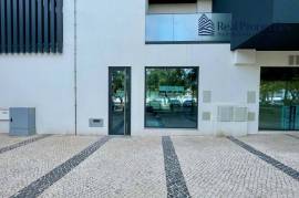 Shop / Commercial Space in Quarteira – Premium & By the Beach
