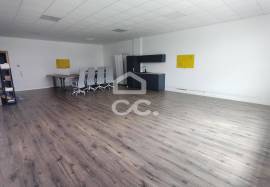 Office - with 69m2 of area, parking in the basement in an area of good access. Office - with 69m2 of area, parking in the basement in an area of good access.