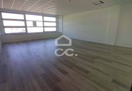 Office - with 69m2 of area, parking in the basement in an area of good access. Office - with 69m2 of area, parking in the basement in an area of good access.
