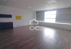 Office - with 69m2 of area, parking in the basement in an area of good access. Office - with 69m2 of area, parking in the basement in an area of good access.