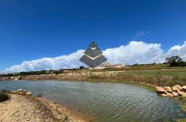 Town houses on Golf course, walking distance to the beach