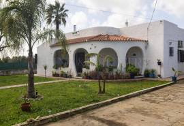 Tavira- single-storey 3-bedroom villa with pool and garage