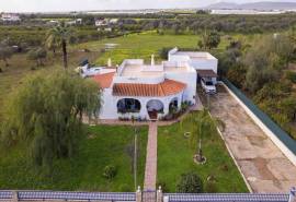 Tavira- single-storey 3-bedroom villa with pool and garage