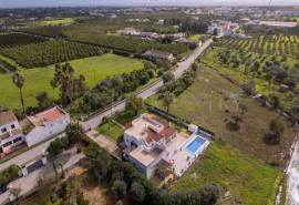 Tavira- single-storey 3-bedroom villa with pool and garage