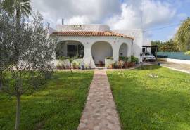 Tavira- single-storey 3-bedroom villa with pool and garage