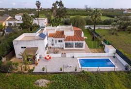 Tavira- single-storey 3-bedroom villa with pool and garage