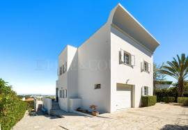 Tavira – Luxury 4-bedroom villa with pool, views and garage