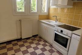 A Charming, Light-Filled Flat Measuring 67 M2 With A Balcony And Private Parking, In The Heart Of Beziers. A Charming, Light-Filled Flat Measuring 67 M2 With A Balcony And Private Parking, In The Heart Of Beziers.