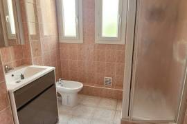 A Charming, Light-Filled Flat Measuring 67 M2 With A Balcony And Private Parking, In The Heart Of Beziers. A Charming, Light-Filled Flat Measuring 67 M2 With A Balcony And Private Parking, In The Heart Of Beziers.