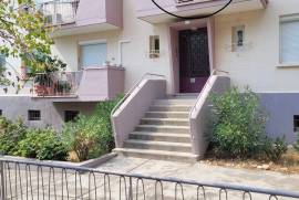 A Charming, Light-Filled Flat Measuring 67 M2 With A Balcony And Private Parking, In The Heart Of Beziers.
