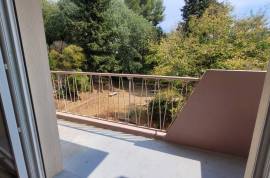 A Charming, Light-Filled Flat Measuring 67 M2 With A Balcony And Private Parking, In The Heart Of Beziers. A Charming, Light-Filled Flat Measuring 67 M2 With A Balcony And Private Parking, In The Heart Of Beziers.