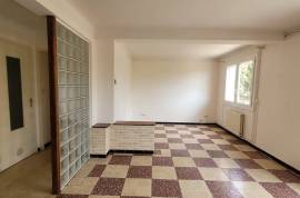 A Charming, Light-Filled Flat Measuring 67 M2 With A Balcony And Private Parking, In The Heart Of Beziers. A Charming, Light-Filled Flat Measuring 67 M2 With A Balcony And Private Parking, In The Heart Of Beziers.