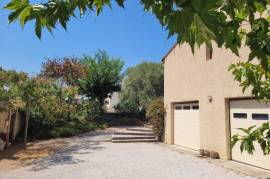 Large House With 125 M2 Of Living Space On 1010 M2 Of Land With A Swimming Pool And A Separate 38 M2 Flat. Large House With 125 M2 Of Living Space On 1010 M2 Of Land With A Swimming Pool And A Separate 38 M2 Flat.