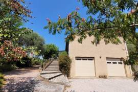 Large House With 125 M2 Of Living Space On 1010 M2 Of Land With A Swimming Pool And A Separate 38 M2 Flat. Large House With 125 M2 Of Living Space On 1010 M2 Of Land With A Swimming Pool And A Separate 38 M2 Flat.