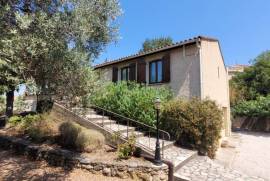 Large House With 125 M2 Of Living Space On 1010 M2 Of Land With A Swimming Pool And A Separate 38 M2 Flat.