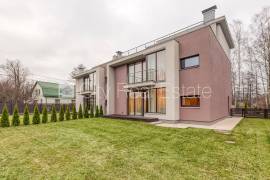 Detached house for rent in Riga, 288.00m2