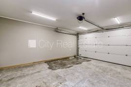 Detached house for rent in Riga, 288.00m2