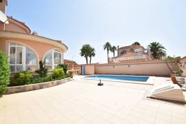 FANTASTISCHE VILLA MET 3 SLAAPKAMERS, ZWEMBAD EN ZOMERKEUKEN IN CIUDAD QUESADA