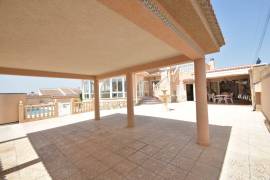 FANTASTISCHE VILLA MET 3 SLAAPKAMERS, ZWEMBAD EN ZOMERKEUKEN IN CIUDAD QUESADA
