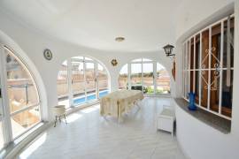 FANTASTISCHE VILLA MET 3 SLAAPKAMERS, ZWEMBAD EN ZOMERKEUKEN IN CIUDAD QUESADA
